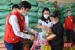 Trao quà cho 350 hộ dân TP Hà Tĩnh bị ảnh hưởng bởi dịch COVID-19