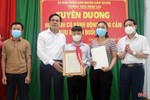 Trao Thư khen và quà của Chủ tịch nước cho nam sinh dũng cảm cứu người đuối nước ở Hà Tĩnh