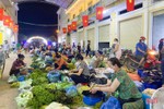 Chợ đêm nông sản Bình Hương nhộn nhịp, hút khách dịp nghỉ lễ