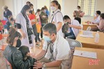 Khám sàng lọc cho hơn 600 trẻ em ở Hương Khê