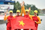 VĐV Hà Tĩnh cùng đồng đội giành HCV môn đua thuyền Rowing tại Sea Games 31
