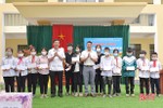 CLB Nhà báo Xứ Nghệ tại TPHCM trao 50 suất học bổng và 2 máy tính cho các trường học ở Hà Tĩnh