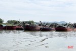 Chủ tịch UBND tỉnh yêu cầu xử lý nghiêm 6 sà lan hút cát trái phép trên sông ở Đức Thọ