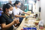 Nhiều cơ sở tiểu thủ công nghiệp ở TP Hà Tĩnh phải sản xuất... tại gia!