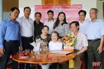 Trao Huy hiệu 75 năm tuổi Đảng cho 2 đảng viên ở Vũ Quang