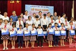 Viễn thông Hà Tĩnh trao 605 máy tính bảng cho học sinh khó khăn