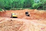 Đức Thọ: Phát hiện 2 máy xúc trên bãi đất khai thác trái phép