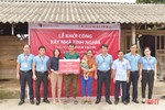Agribank Hà Tĩnh II hỗ trợ xây nhà tình nghĩa, trao máy tính ở Hương Khê