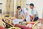 Hà Tĩnh: Người già và trẻ em nhập viện gia tăng do nắng nóng