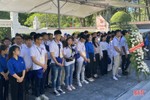 Đoàn đại biểu sinh viên Việt Nam tại 25 quốc gia dâng hương tại Ngã ba Đồng Lộc