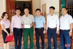Ngân hàng CSXH Hà Tĩnh dành trên 65 triệu đồng tặng quà gia đình người có công