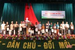 Trao tặng 100 suất quà cho gia đình chính sách, học sinh khó khăn ở Can Lộc