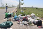 Tái diễn tình trạng rác chất đống trên đường Ngô Quyền, TP Hà Tĩnh