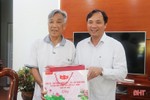Bí thư Tỉnh ủy thăm hỏi, tặng quà người có công với cách mạng ở TP Hà Tĩnh