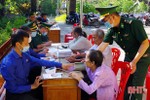 Khám bệnh, cấp thuốc miễn phí cho 200 lượt bà con vùng biên khó khăn ở Hương Sơn