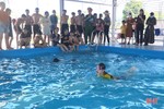 Dạy bơi miễn phí cho học sinh miền núi Vũ Quang