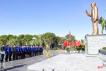 Đoàn đại biểu dự Đại hội Đoàn toàn tỉnh Hà Tĩnh dâng hương tưởng niệm Bác Hồ và các anh hùng, liệt sỹ
