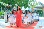 Học sinh lớp 1 ở Hà Tĩnh náo nức ngày tựu trường