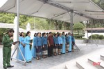 Đoàn công tác Liên hiệp phụ nữ tỉnh Khăm Muộn dâng hương các địa chỉ đỏ ở Hà Tĩnh