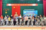 Hội đồng hương Hương Khê tại TP Hồ Chí Minh dành 270 triệu đồng mua quà tặng học sinh nghèo