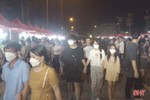 Biển người đổ về chợ đêm kết hợp phố đi bộ ở Hà Tĩnh
