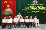 Hà Tĩnh tặng huy hiệu Đảng cho 1.777 đảng viên dịp Quốc khánh 2/9