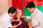Hương Sơn trao huy hiệu Đảng cho 174 đảng viên