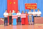Agirbank Hà Tĩnh II trao học bổng và trang thiết bị cho các trường học