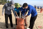Tuổi trẻ Nghi Xuân ra quân làm sạch bờ biển, thu gom gần 5 tấn rác thải