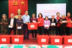 Trung ương Hội Chữ thập đỏ Việt Nam trao quà cứu trợ Nhân dân bị ngập lụt tại Hà Tĩnh
