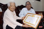 Tự hào gia đình có 3 đảng viên nhận Huy hiệu 75 năm và 40 năm tuổi Đảng