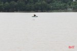 Người dân Hương Sơn bất chấp nguy hiểm để đánh bắt cá