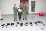 Hà Tĩnh: Phát hiện một phụ nữ vận chuyển 9 con rắn hổ mang chúa