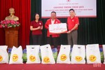 Trung ương Hội Chữ thập đỏ Việt Nam trao quà hỗ trợ người dân khó khăn khu vực biên giới Hà Tĩnh