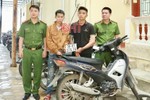Hà Tĩnh: Bắt tạm giam 2 đối tượng cướp điện thoại người đi đường