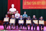 Cẩm Xuyên trao tặng Huy hiệu Đảng cho 140 đảng viên