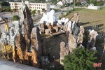 Xem những hang đá Bê-lem “khổng lồ” đang được xây dựng ở Hà Tĩnh