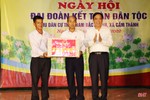 Chủ tịch Hội Người cao tuổi Việt Nam chung vui ngày hội đoàn kết ở Cẩm Xuyên