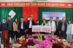 Trao tặng trang thiết bị cho trường học ở Hương Sơn