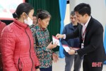 Agribank Hà Tĩnh II trao 120 suất quà tết cho người dân khó khăn