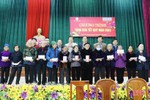 Tạp chí Nhà đầu tư và Quỹ Thiện Tâm - Tập đoàn Vingroup trao 300 suất quà cho người dân Thạch Hà