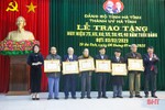 Hà Tĩnh trao tặng 1.346 Huy hiệu Đảng đợt 3/2