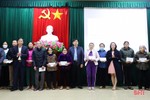 Vietcombank Hà Tĩnh trao tặng 250 suất quà tết