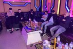 Phát hiện 6 đối tượng “chơi” ma túy trong quán karaoke ở Can Lộc