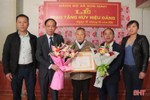 Trao Huy hiệu Đảng cho 135 đảng viên ở Hương Sơn