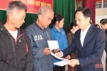 Hội Đồng hương Hương Sơn ở Đồng Nai tặng 100 suất quà cho người nghèo