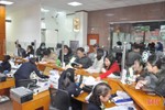 Nhân viên ngân hàng ở Hà Tĩnh “tăng ca” phục vụ nhu cầu giao dịch
