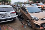 Toyota Cross mất lái, đâm liên hoàn 7 xe máy và Kia Morning ở Nghi Xuân