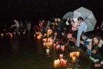 Lễ cầu sức khỏe, thả đèn hoa đăng trên sông Ngàn Phố
