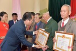 Trao tặng huy hiệu Đảng cho 61 đảng viên ở Lộc Hà